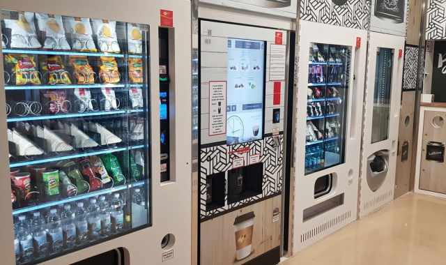 Sempre pi tecnologici, non chiudono mai, vendono di tutto: il "potere" dei distributori h24